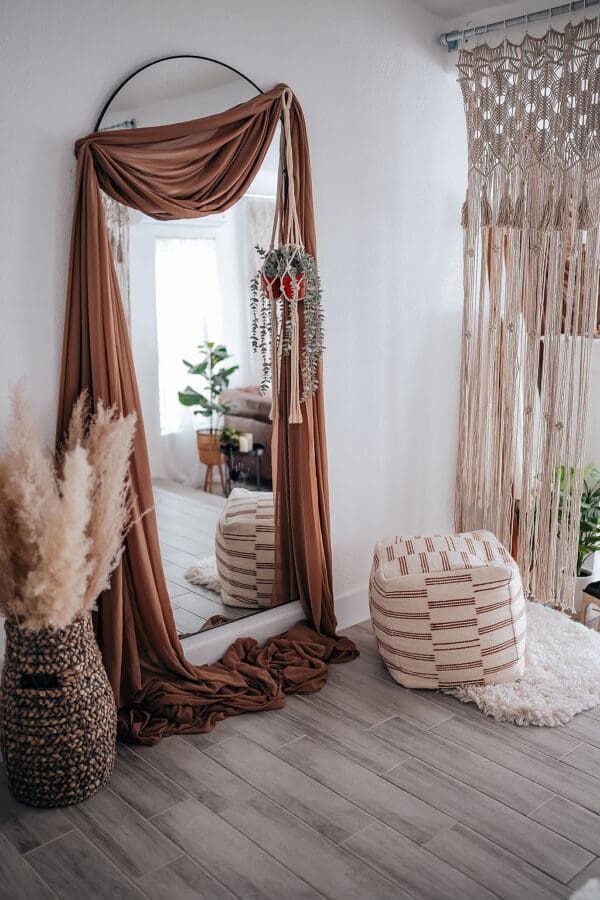 A room with a mirror and some pillows